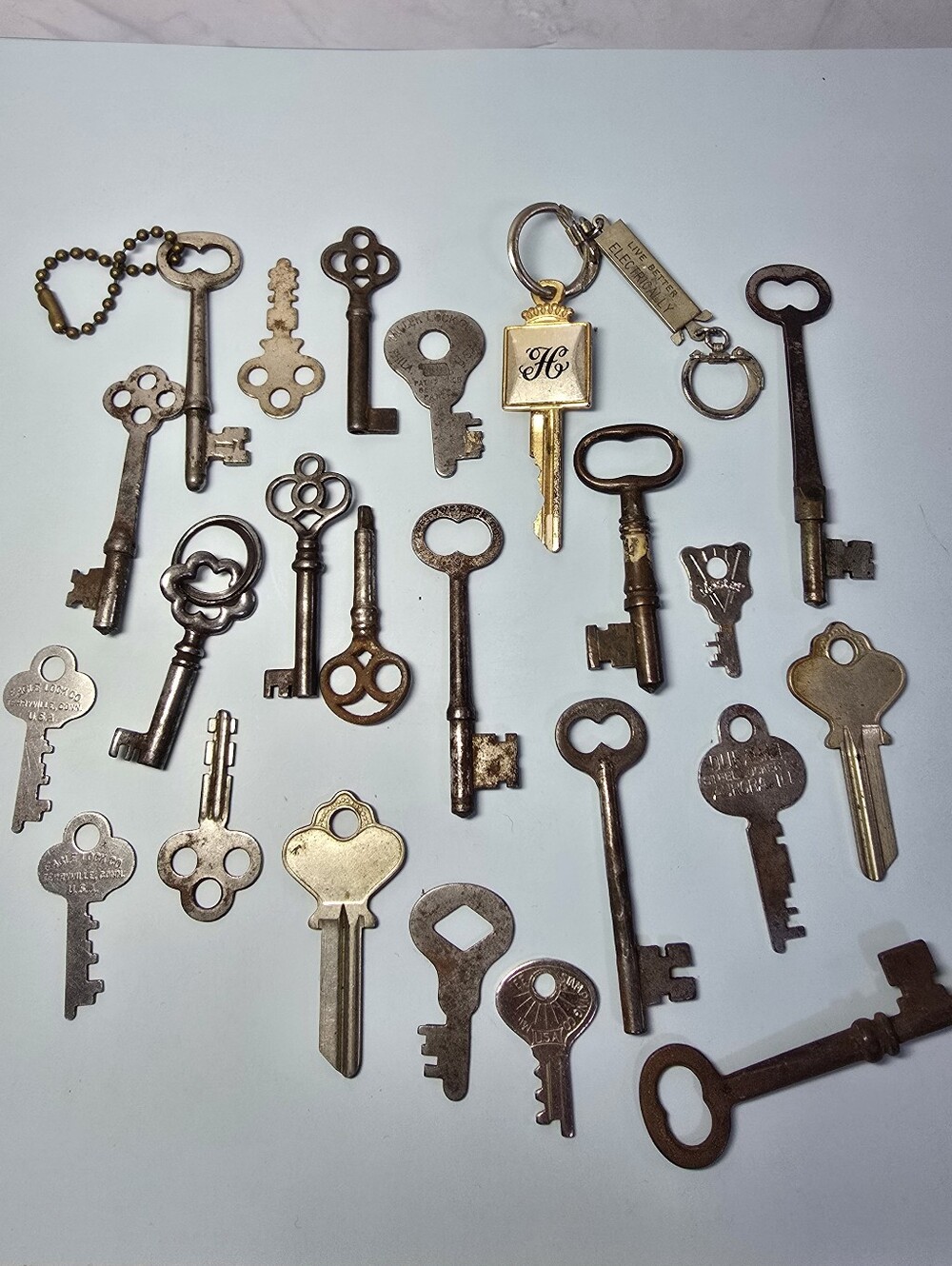 Vintage\Antique Lot Of 23 Brass-Iron-Steel Skeleton, Barrel And Decorative Keys